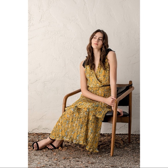 NWOT Lulus Such Sophistication Yellow Floral Print Pleated Maxi Dress Xsmall - Picture 4 of 12